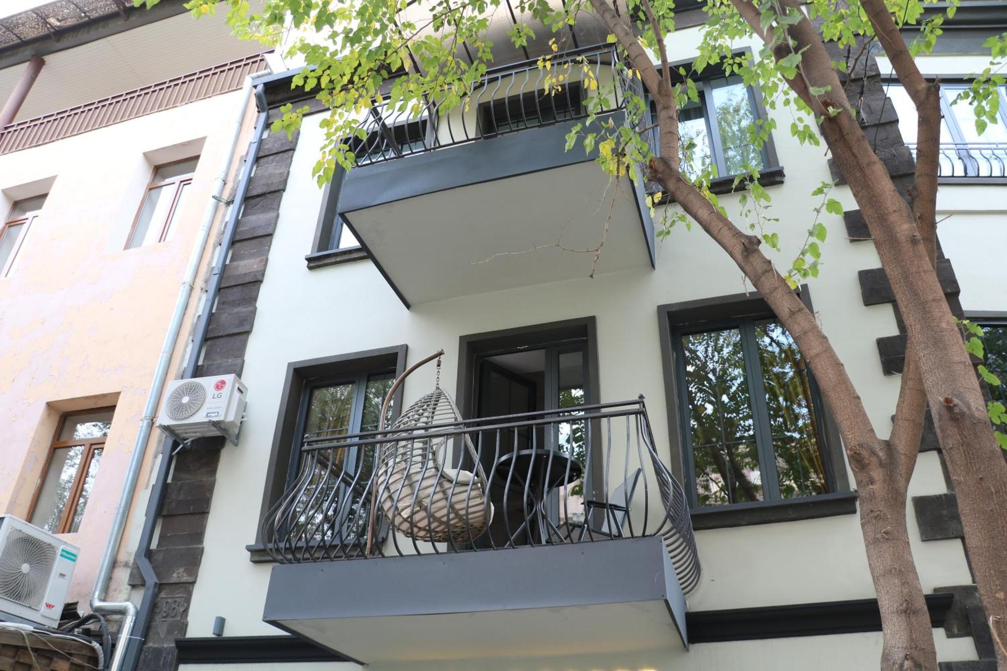 Ser In Hotel Erivan Exterior foto