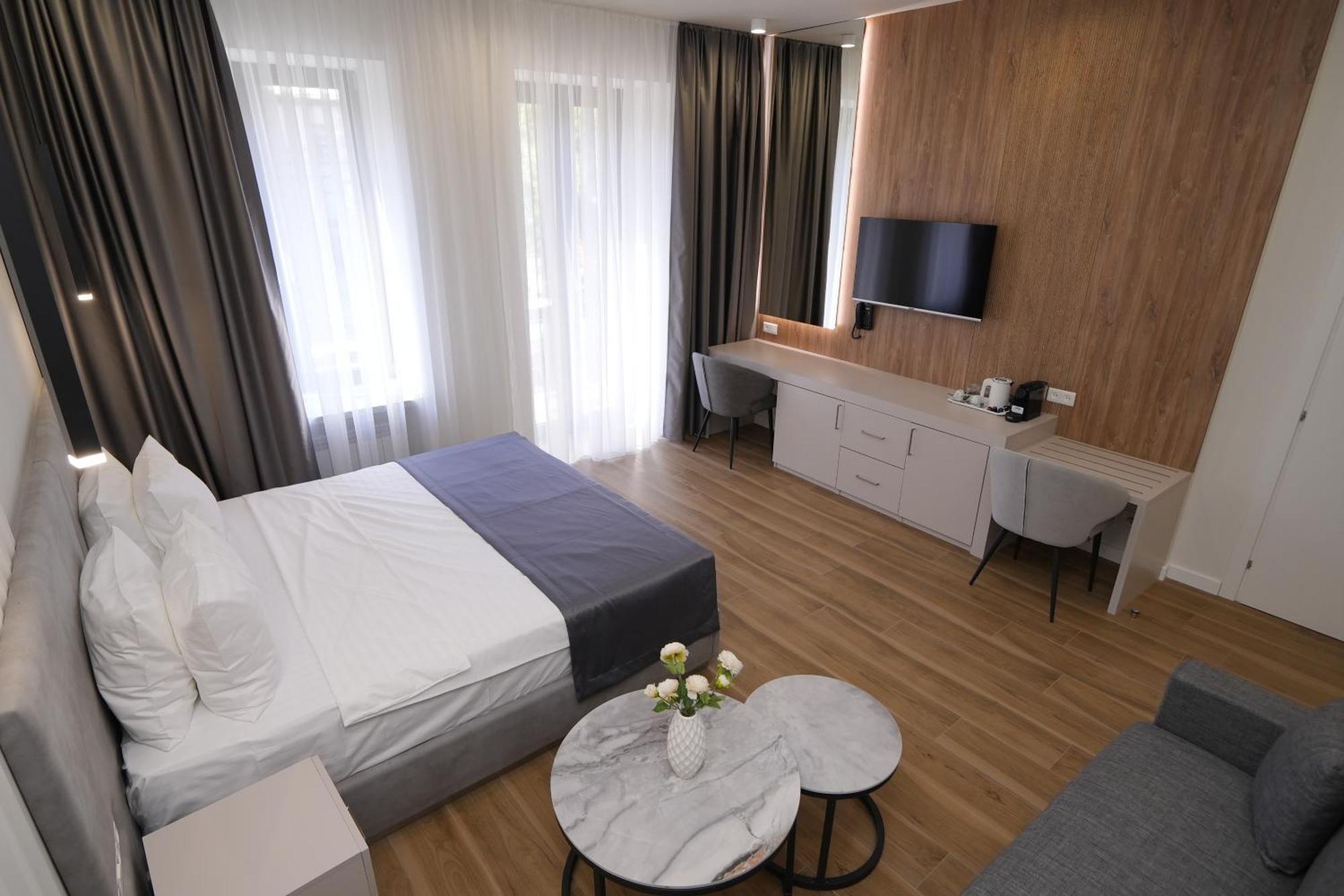 Ser In Hotel Erivan Exterior foto