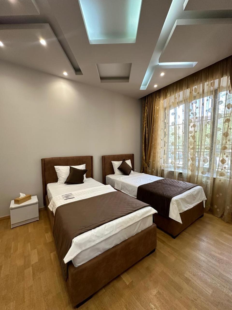 Ser In Hotel Erivan Exterior foto