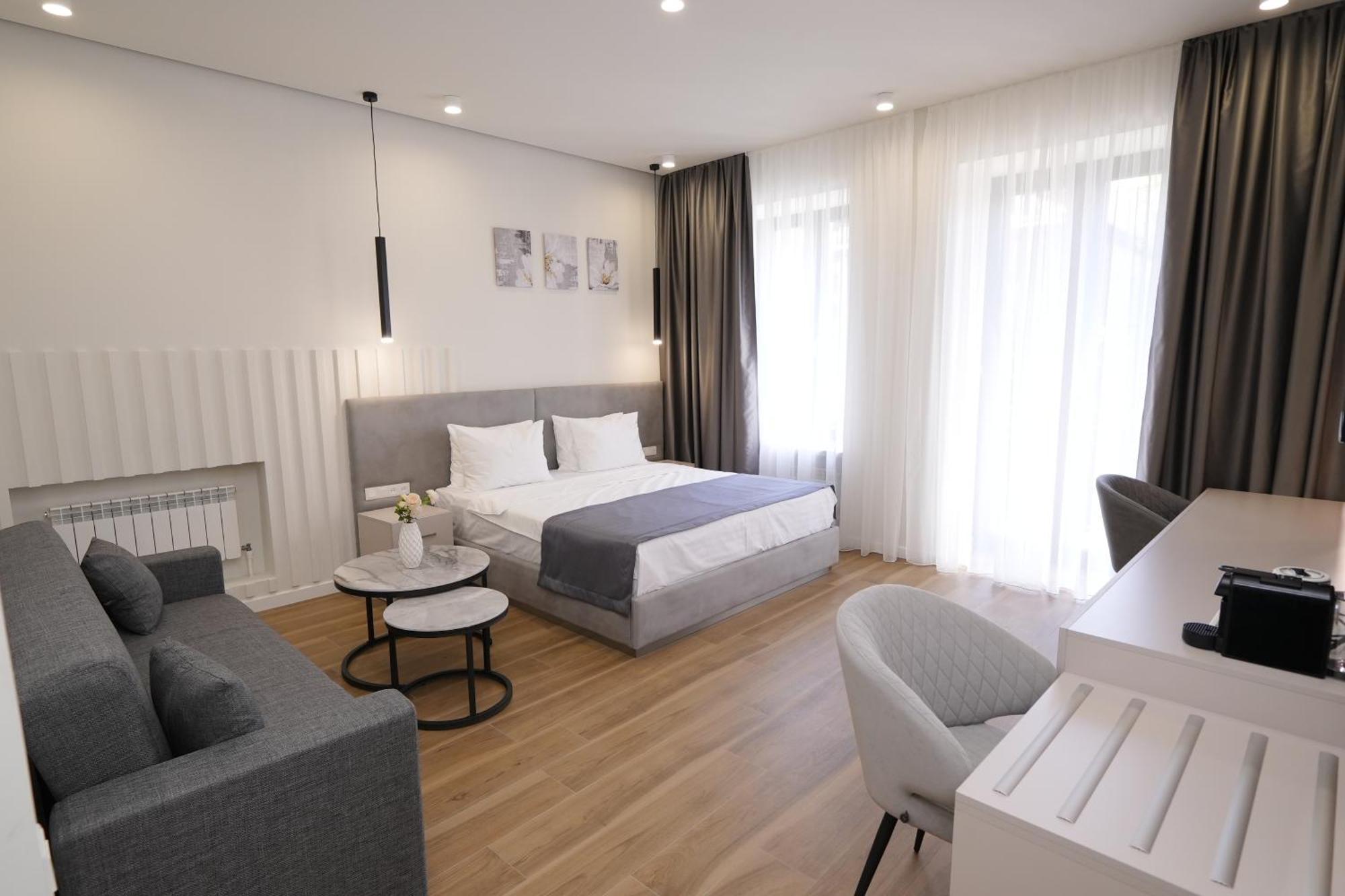 Ser In Hotel Erivan Exterior foto
