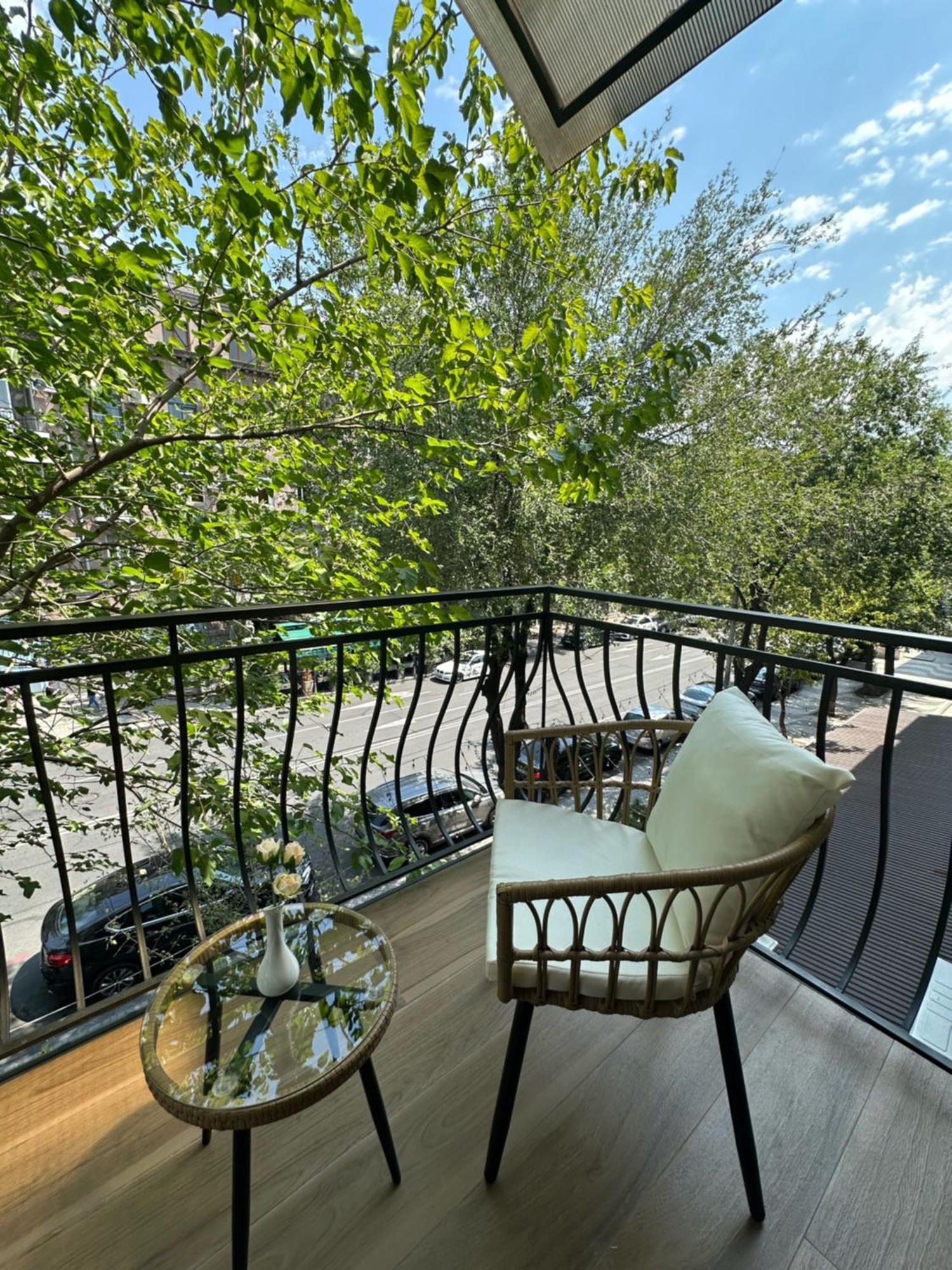 Ser In Hotel Erivan Exterior foto