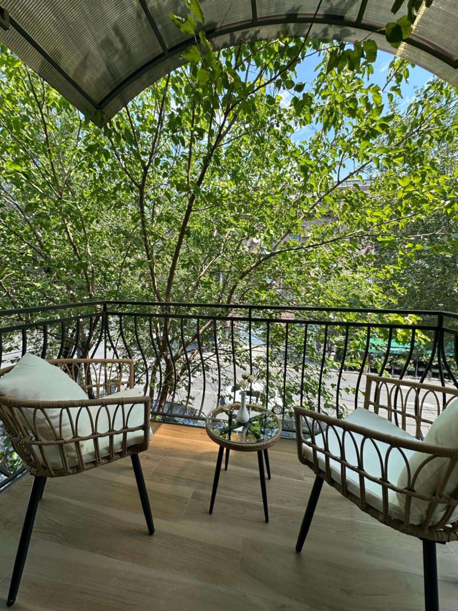 Ser In Hotel Erivan Exterior foto