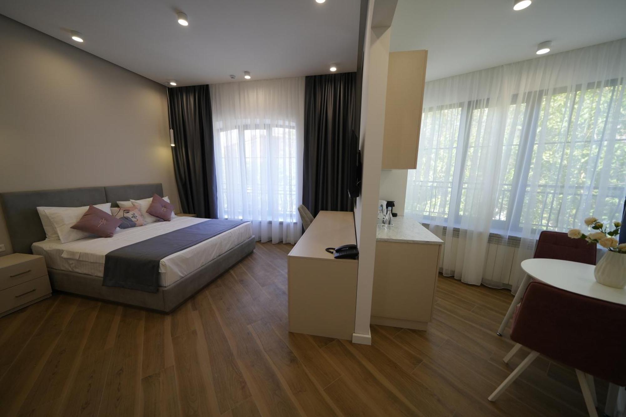 Ser In Hotel Erivan Exterior foto