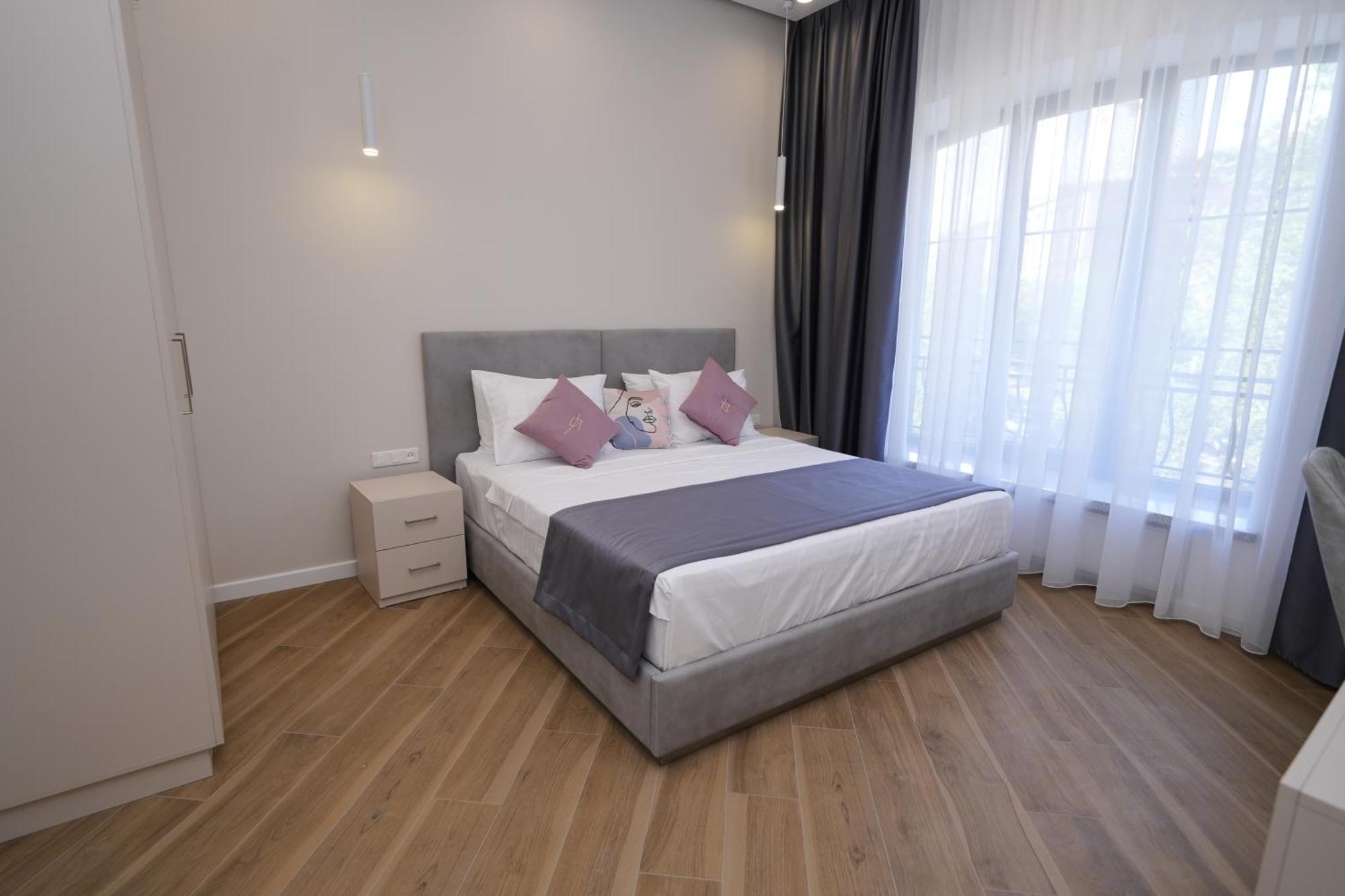 Ser In Hotel Erivan Exterior foto